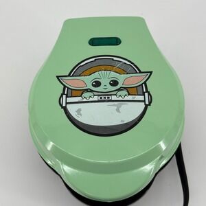 Star Wars The Child Baby Yoda Waffle Maker LSW 46C 120V 600W Green